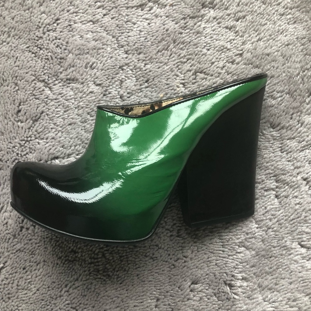 Heeled mule shoes